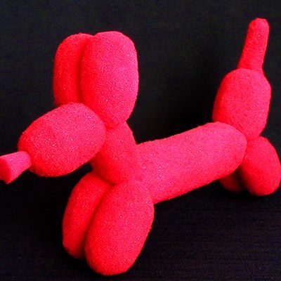 Figura de Perro de Globo en Espuma por Alexander May
